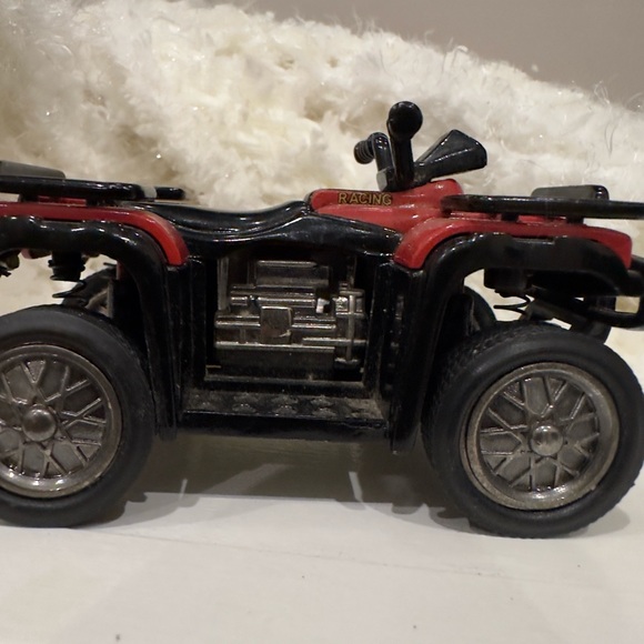 Red Honda Fourtrax 300 Diecast 4-wheeler ATV with working clock - Picture 4 of 10